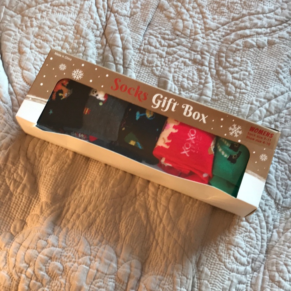 5 Pairs of Holiday Socks Size 9-11